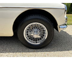 1970 (H) MGB Roadster - Chrome Wires & Overdrive - 36